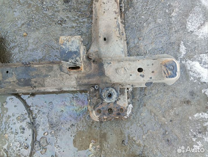 Передний подрамник mazda 626 GD двигатель 2.0