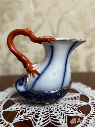 Антикварный кувшин коралл