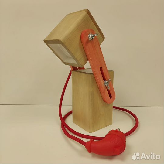 Светильник декоративный из дерева