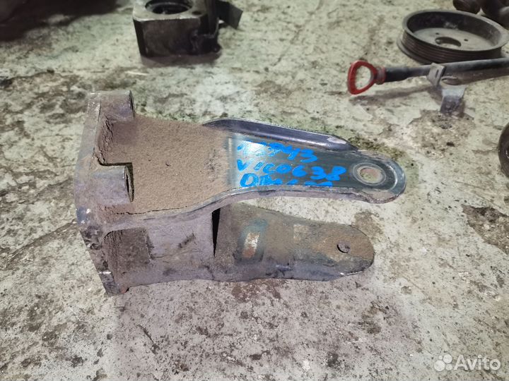 Кронштейн двигателя mercedes vito w638 om601