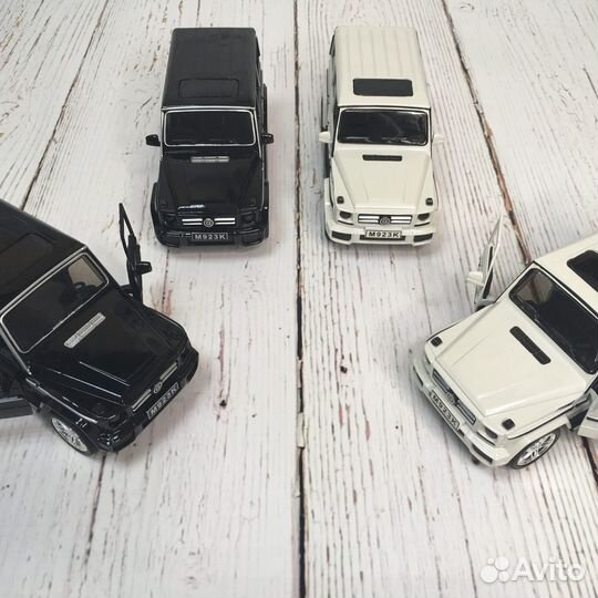 Машинка Mercedes со звуковыми световыми сигналами