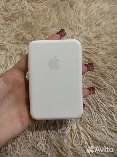 Павербанк apple