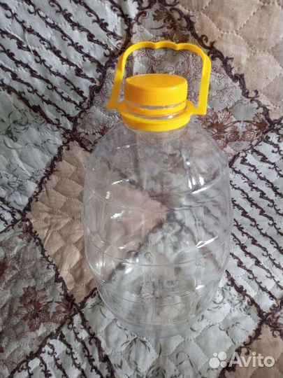 Бутылка с крышкой и ручкой 3 л