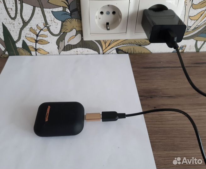 Bluetooth Pods (б/у); microusb-lighting; зарядка