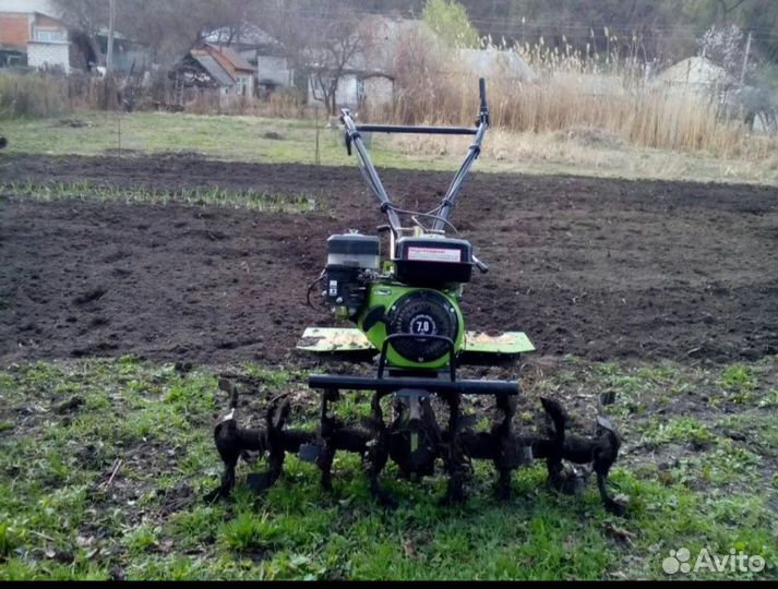 Вспашка земли мотоблоком