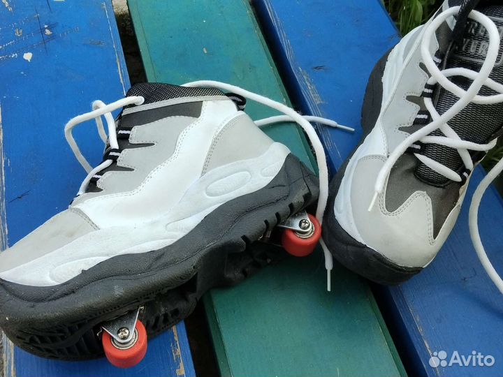 Роликовые ботинки на колёсах