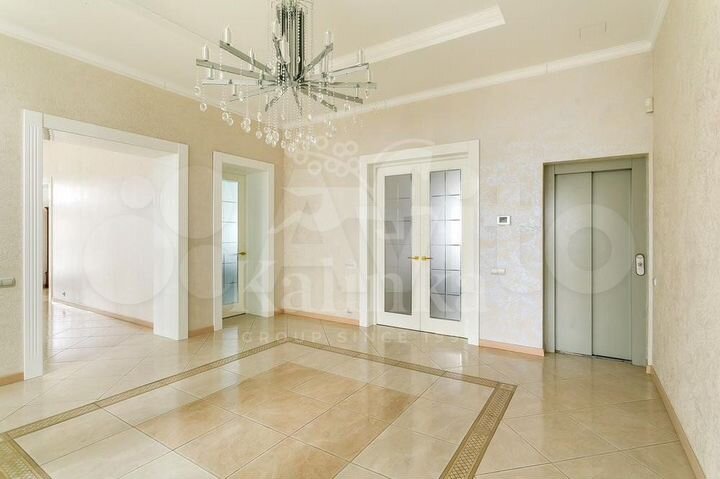 Дом 950 м² на участке 25 сот.