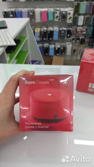 Яндекс станция лайт с Алисой красная
