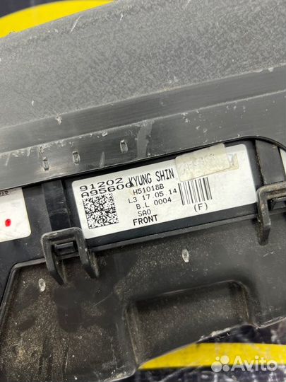 Блок предохранителей под капот Kia Carnival 3 2.2