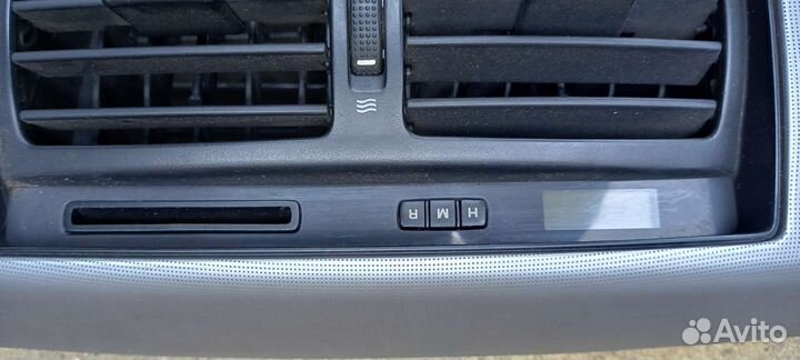 Накладка центральной консоли Hyundai Tucson 1