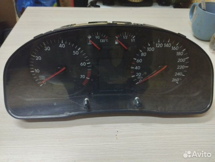 Панель приборов Volkswagen Passat 1999
