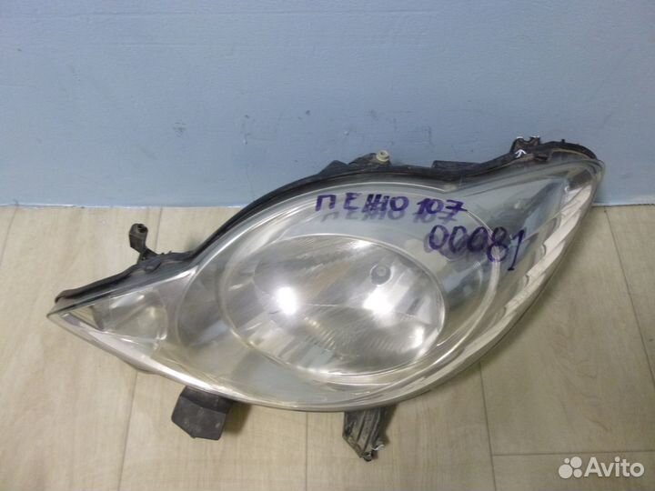 Фара левая Peugeot 107 2006-2014