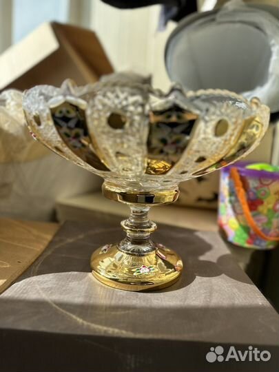 Ваза для фруктов на ножке