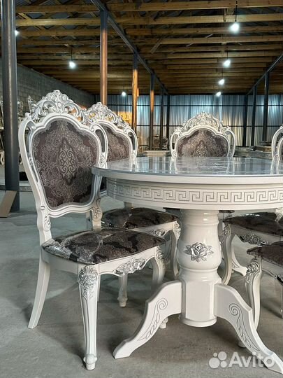 Кухонный стол и стулья