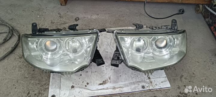 Фары Mitsubishi pajero sport 2