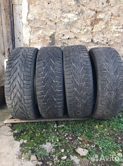 Nokian Tyres Hakkapeliitta R2 215/65 R16
