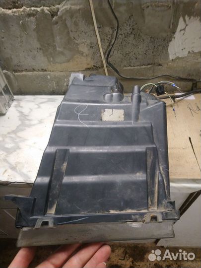 Dodge Ram фара правая