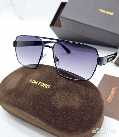 Солнцезащитные очки Ray Ban