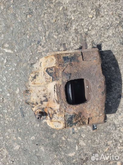 Суппорт передний правый w163 mercedes ml