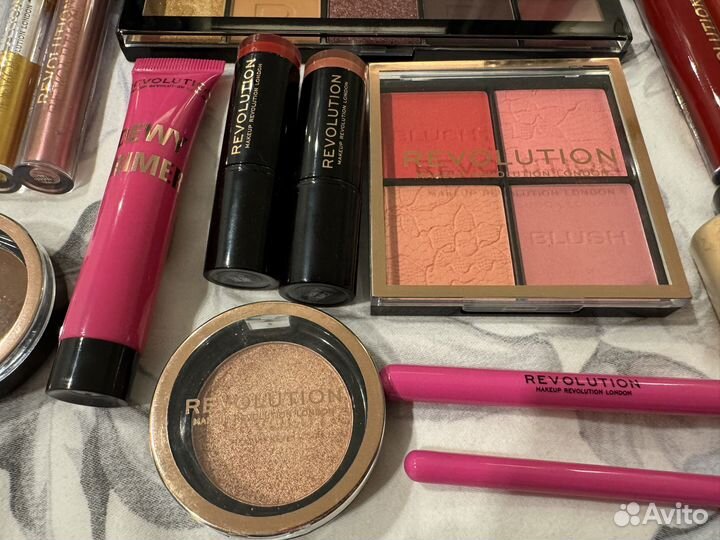 Набор косметики Revolution