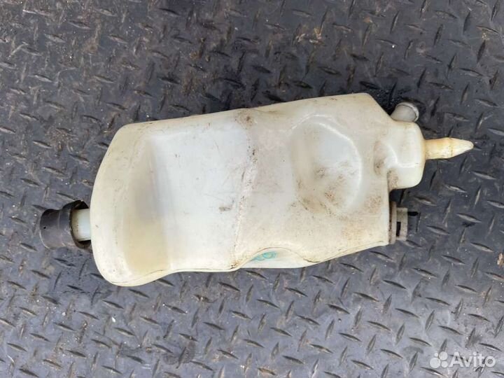 Бачок гидроусилителя на Mercedes-Benz E (W210)