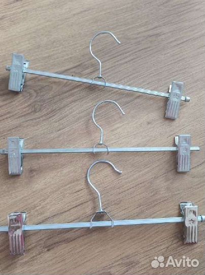 Железные вешалки- прищепки