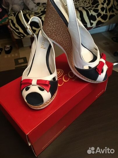 Кожаные босоножки