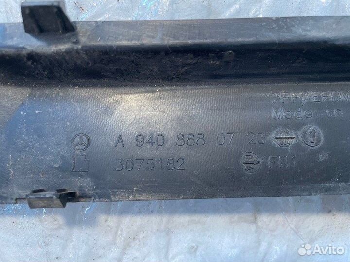 Накладка решетки капота Mercedes-Benz