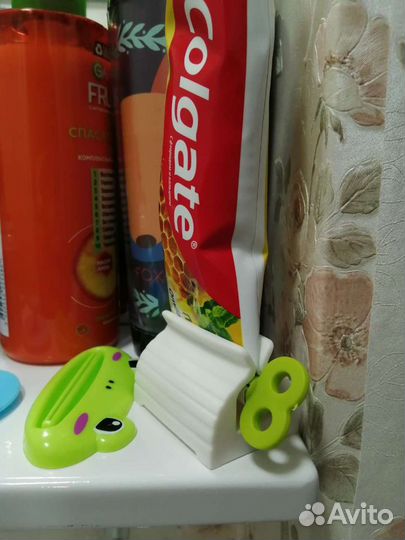 Выдавливатель тюбиков