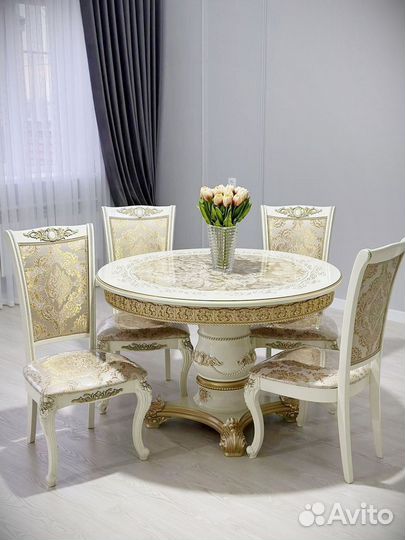 Стулья и стол