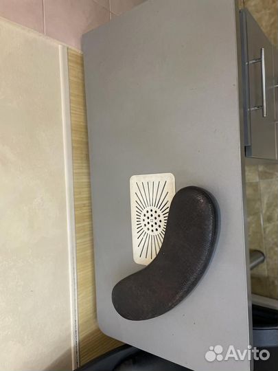 Педикюрное кресло и маникюрный стол б/у