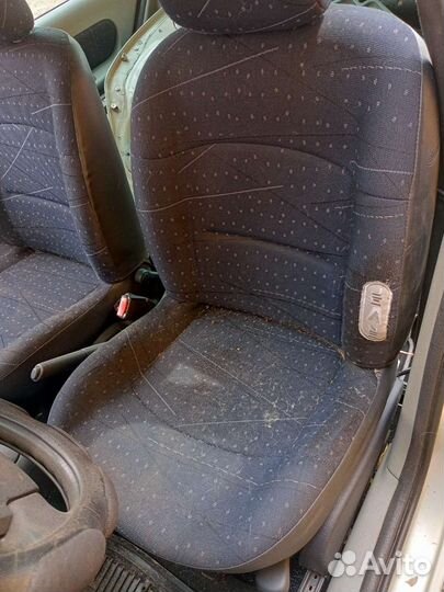 Передние сидения на Renault Clio, Symbol