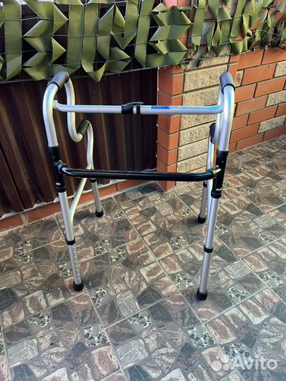 Ходунки для пожилых людей