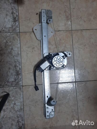 Стеклоподъемник перед пр/лев Logan 05