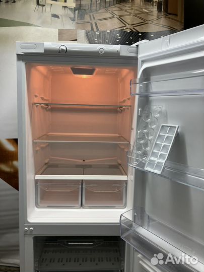 Холодильник Indesit 24 год