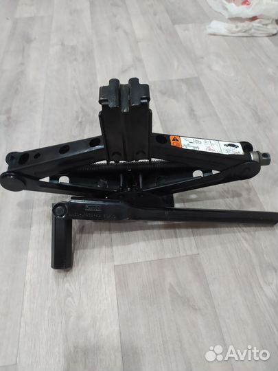 Домкрат на ford kuga 2