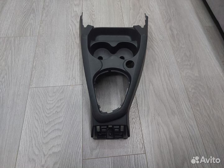 Передняя часть туннеля пола Рено Логан 2