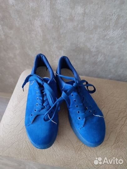 Кроссовки женские