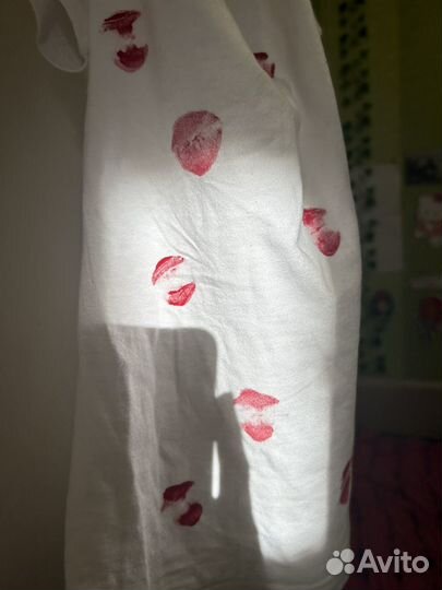 Футболка с поцелуями