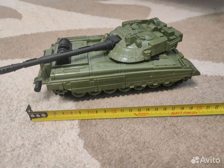 Танк игрушка