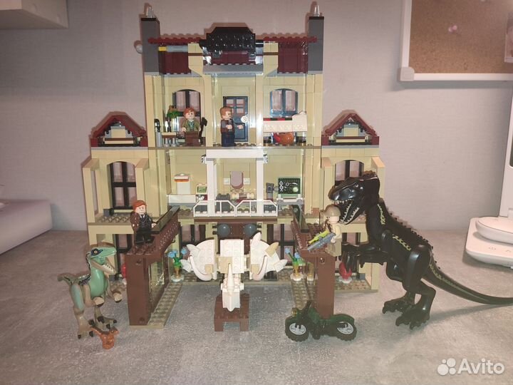 Набор Lego Jurassic World 75930