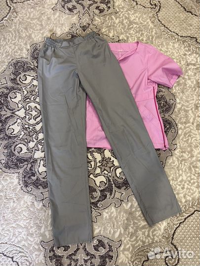 Медицинский костюм с халатом