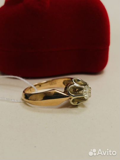 Золотое кольцо с бриллиантом