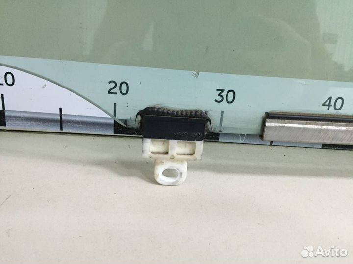 Стекло двери передней правой Toyota Corolla E150 2