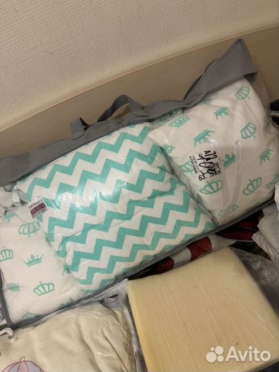 Бортики комплект,одеяла в кроватку+подарки