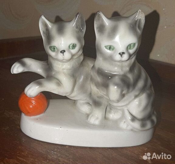 Фарфоровая статуэтка 