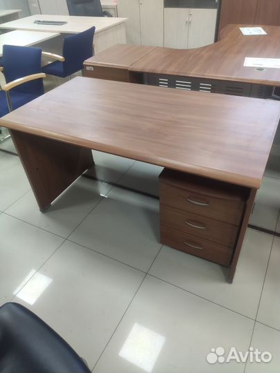 Стол рабочий с тумбой