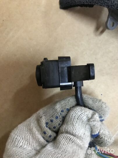 Камера правого зеркала (Toyota Land Cruiser)