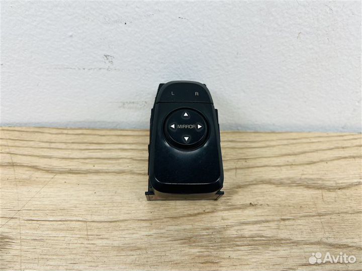 Кнопки регулировки зеркал передние левые Kia Rio 4