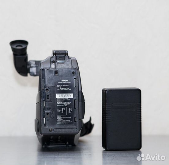 Видеокамера Hitachi VM-2780E